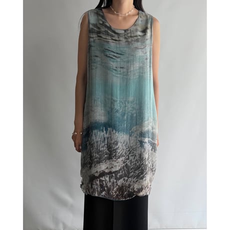 Sleeveless of the scenery