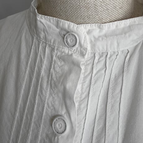 Pintuck blouse with embroidery
