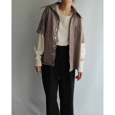 Brown geometric tops