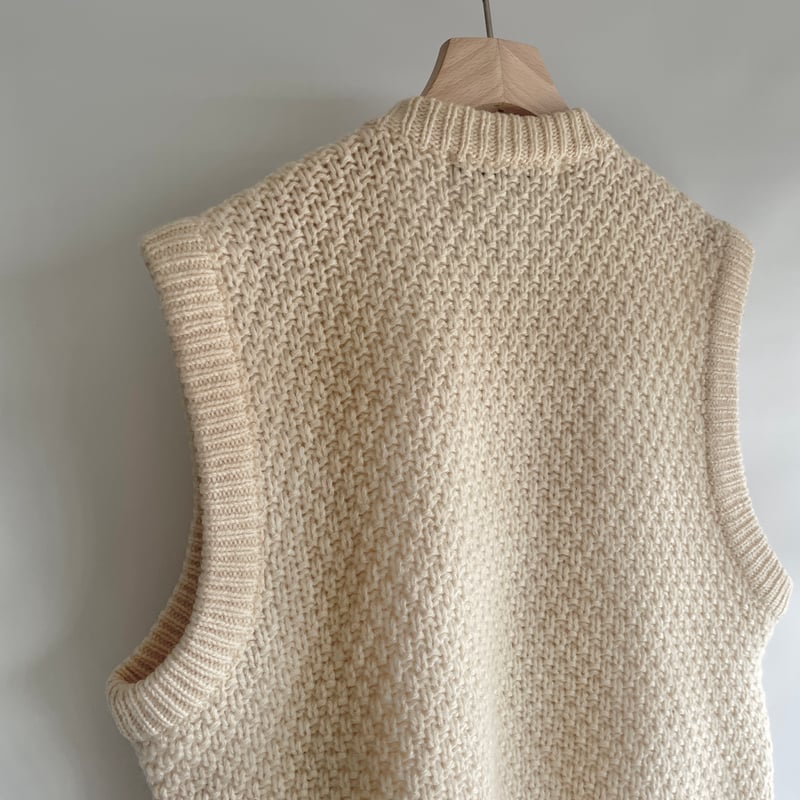 美品　アパルトモンドゥーズィエムクラス Alan Knit Vest 美品 アパルトモンドゥーズィエムクラス Alan Knit Vest L'Appartement