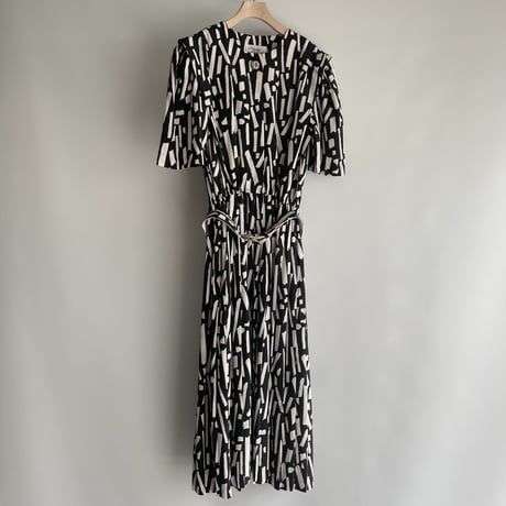 Monotone paint one-piece