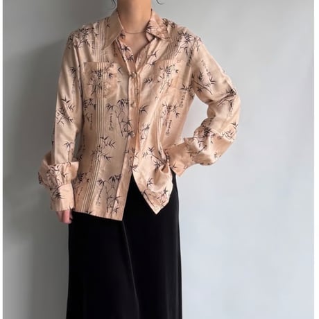 Bamboo pattern open collar shirt