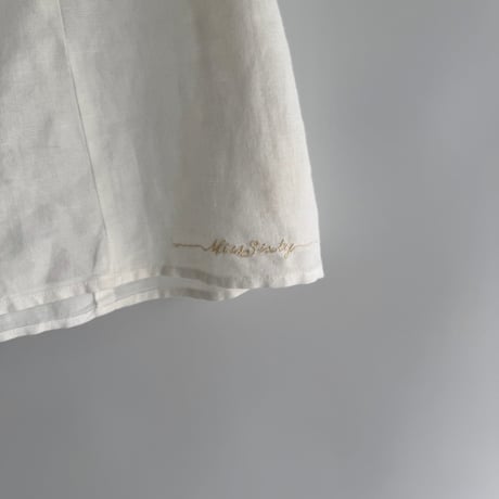 Frilled sleeveless tops