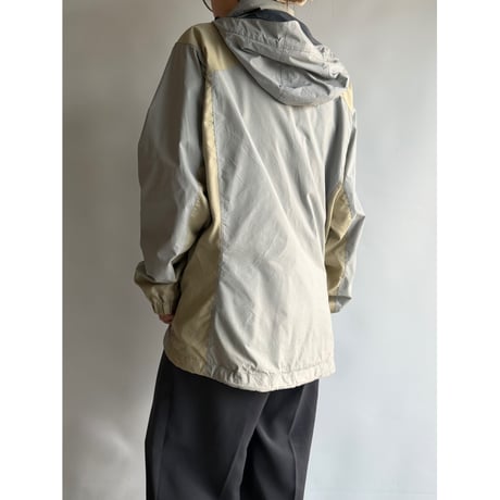 Patagonia bicolor outer