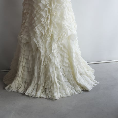 【RENTAL】Ruffle wedding dress