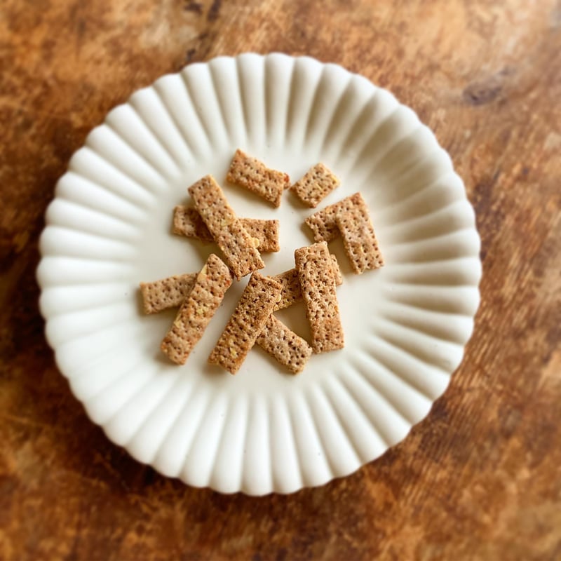 人参の葉  ¥680 VEGICRA 葉山 野菜のクラッカー（人参＋アーモンド） | ecHo