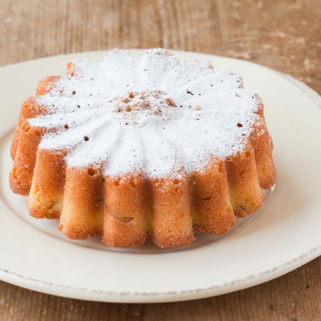 マーガレットケーキ（大豆粉と梅酒の実入りフルーツケーキ）