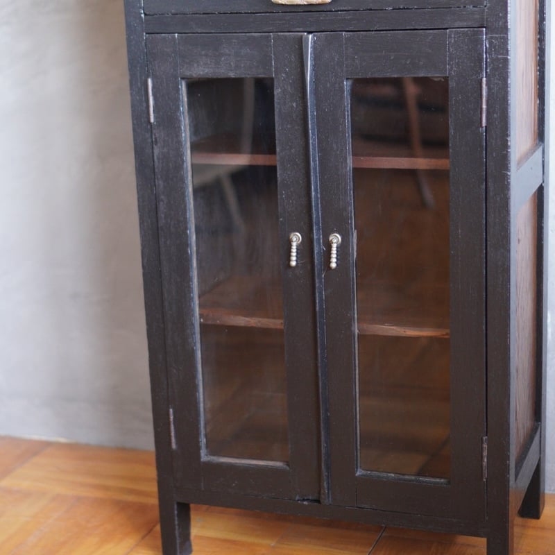 古いキャビネット 収納棚 木製 黒 食器棚 古家具 古道具 アンティーク