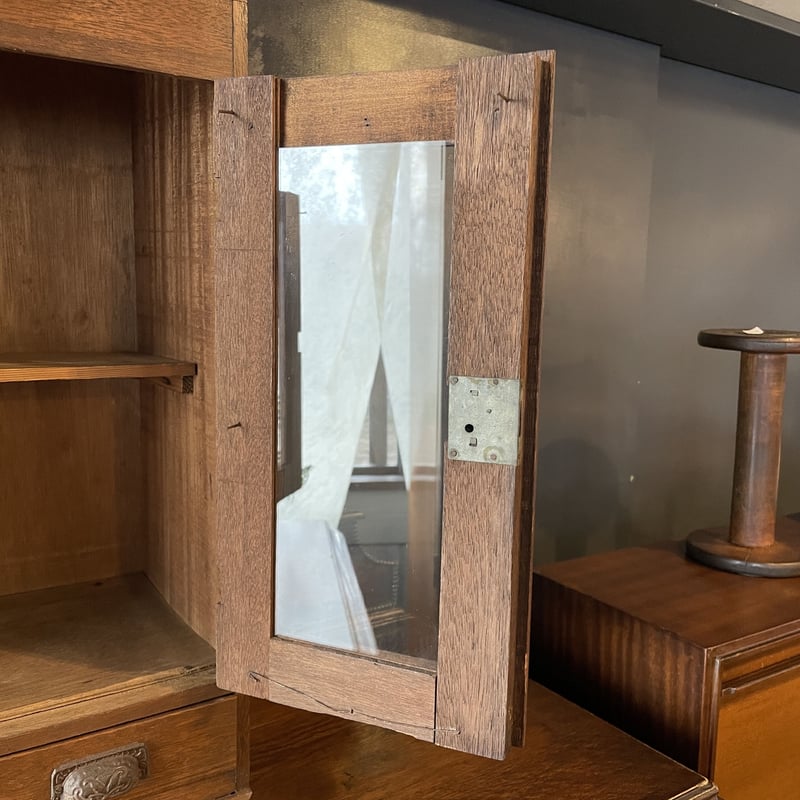 小さめのガラス棚 食器棚 小抽斗 木製 昭和初期 収納 古道具