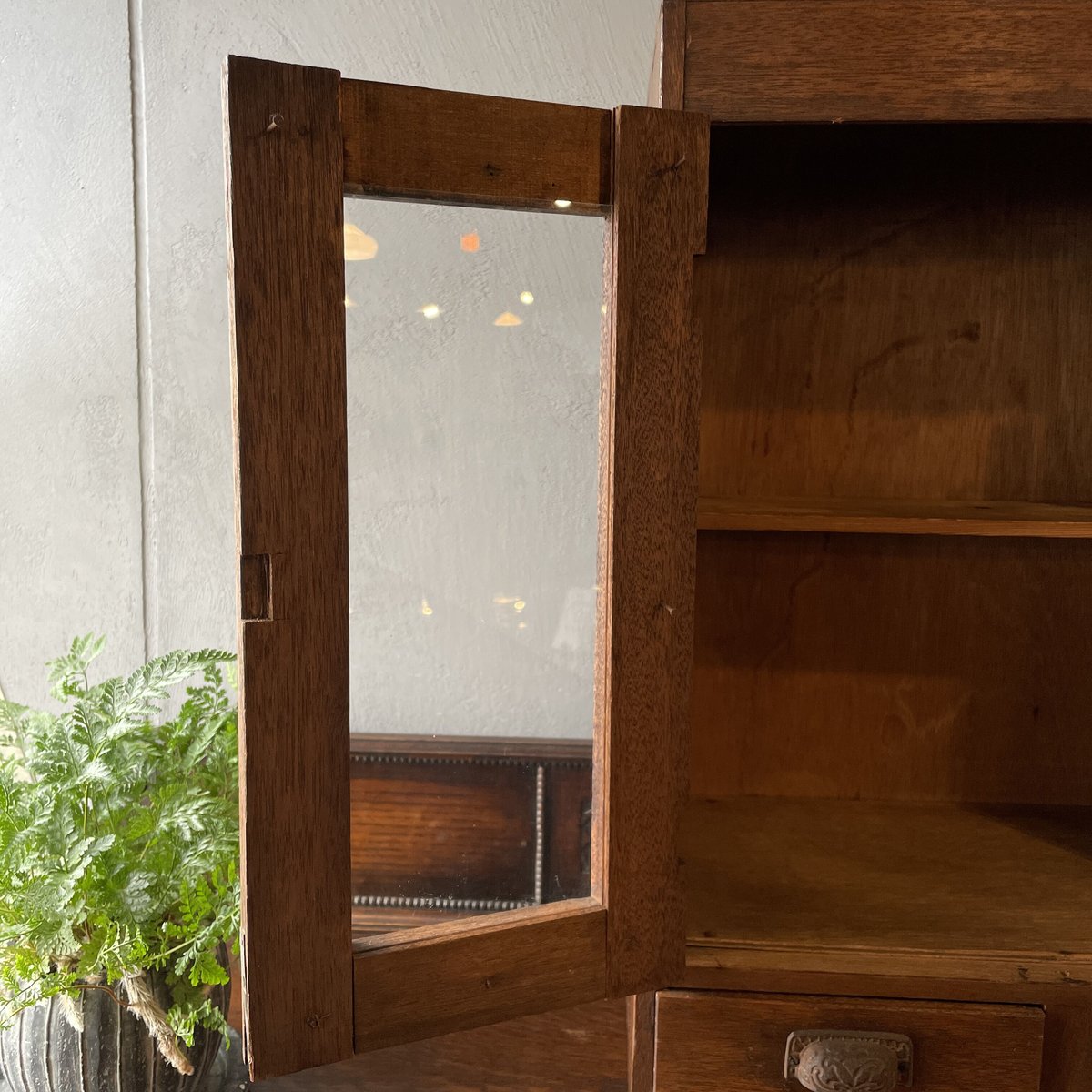 小さめのガラス棚 食器棚 小抽斗 木製 昭和初期 収納 古道具