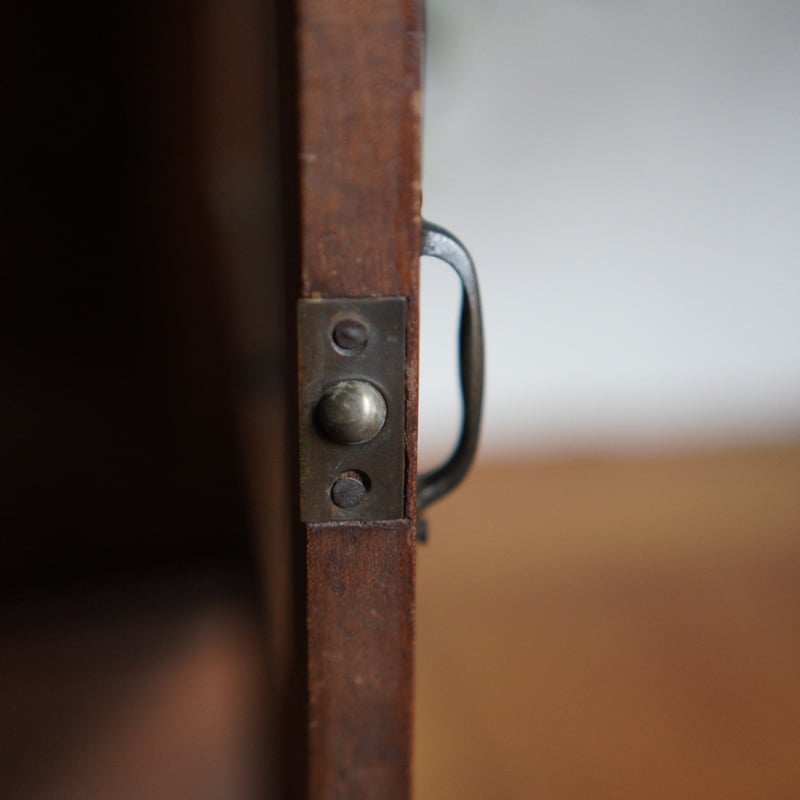 お値下げしました。古家具　引き出し付　ガラス棚　古道具　昭和レトロ 昭和レトロ・古家具・古道具・ガラスキャビネット・ガラス棚