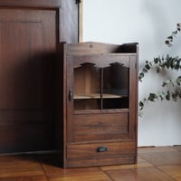 ガラス棚　食器棚　収納棚　木製棚　店舗什器　古道具　古家具　ビンテージ　レトロ 古いガラス棚 食器棚 収納棚 木製 昭和初期 収納 古道具