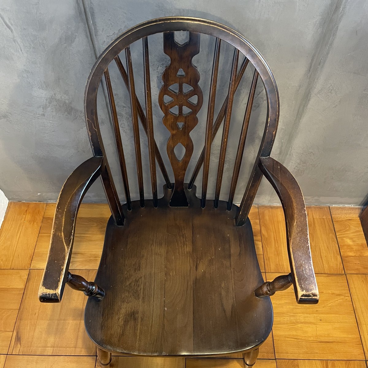 古い椅子 イギリス製 ウィンザーチェア アームチェア 木製 イス 古道具 