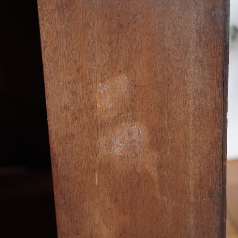 ヴィンテージ 木製棚　古家具　アンティーク 三連休の店内は、新しい古道具でいつもより賑やかに。 棚に並ぶ