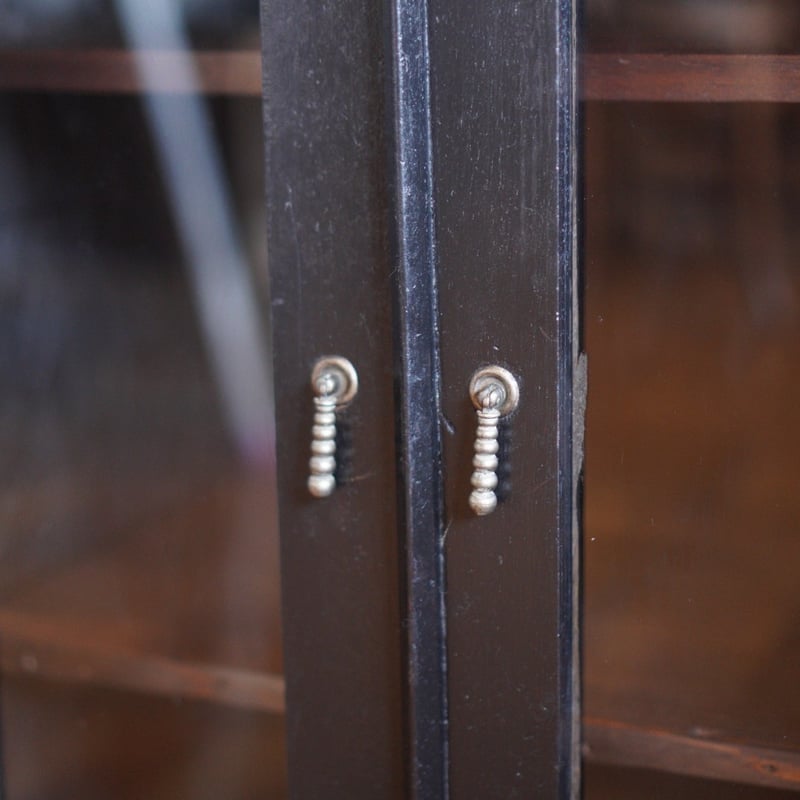 古いキャビネット 収納棚 木製 黒 食器棚 古家具 古道具 アンティーク