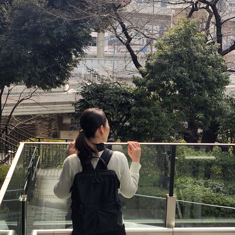 身体にやさしいリュックサック  前ポケット付き　ブラック