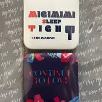 "MIGIMIMI SLEEP TIGHT"&"CONTINUE TO LOVE"缶バッジセット
