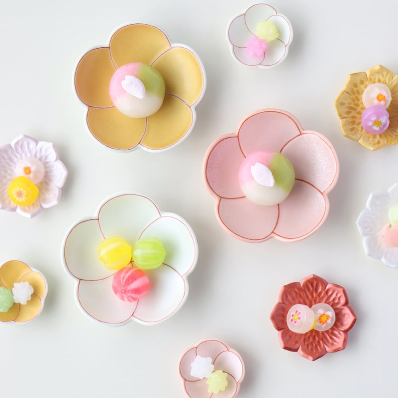 梅型箸置き パールホワイト/ゴールド/ピンク | 和食器通販 有田焼 山忠