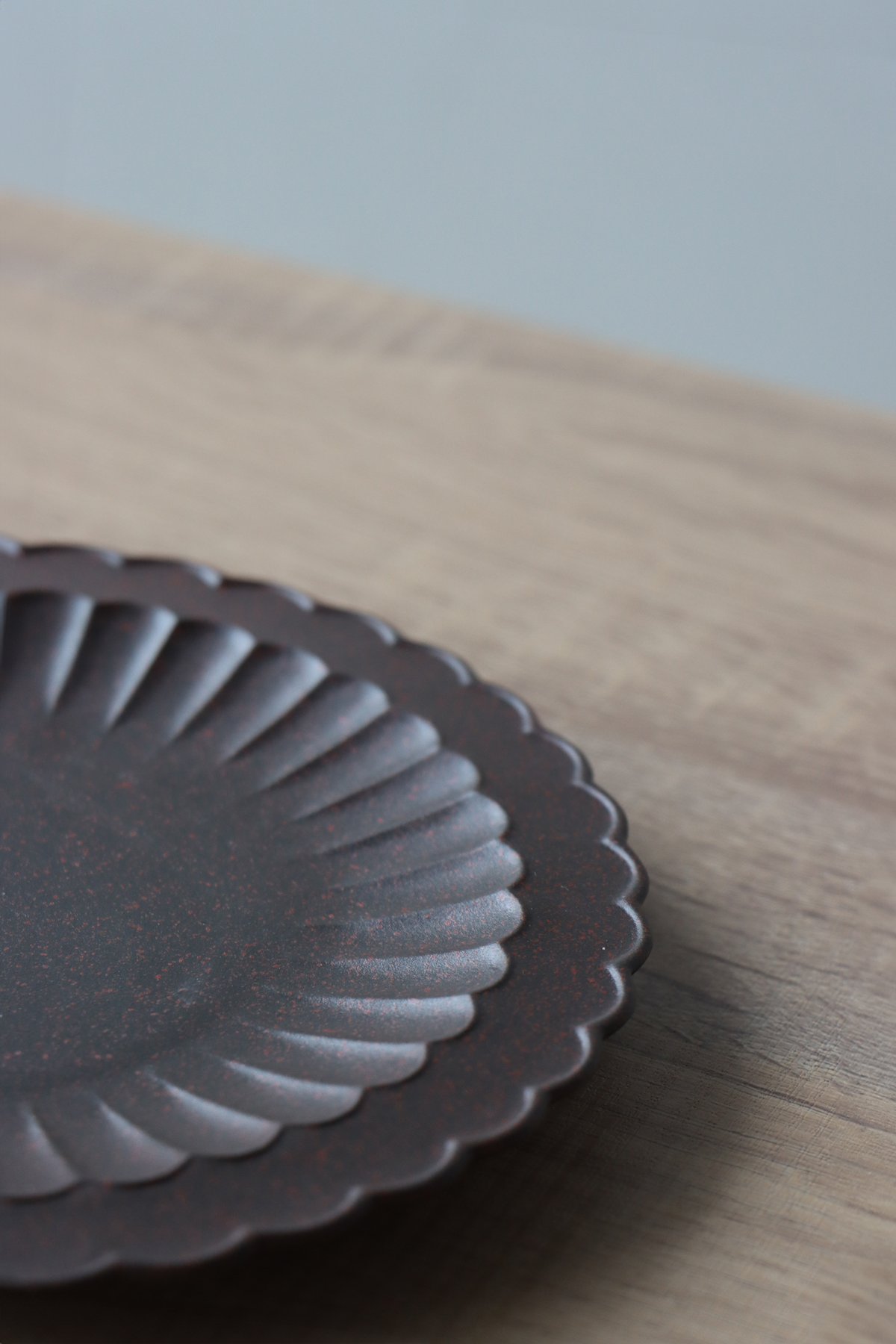 菊彫6寸和皿 ブルー / ブラック /ベージュ | 和食器通販 有田焼 山忠