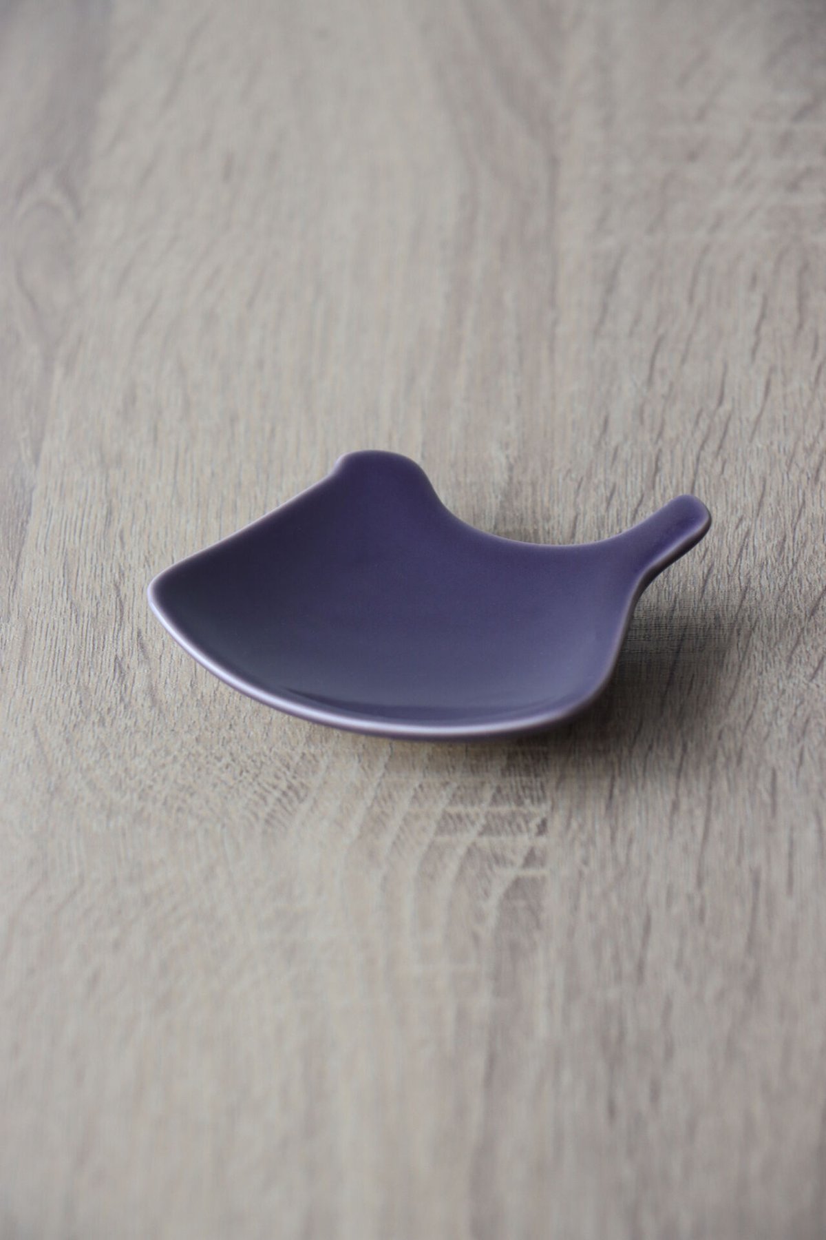 yumiko iihoshi porcelain tori plate smoke purpl