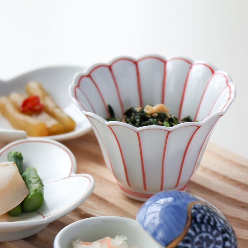菊割小鉢(小) 青線 / 赤線 | 和食器通販 有田焼 山忠｜おしゃれで