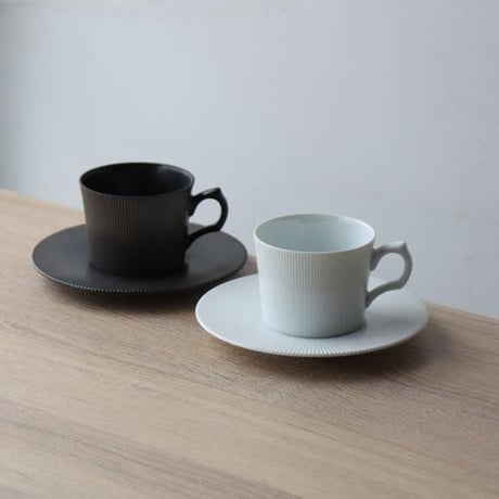 鎬 コーヒーカップ＆ソーサー ブラック/ホワイト