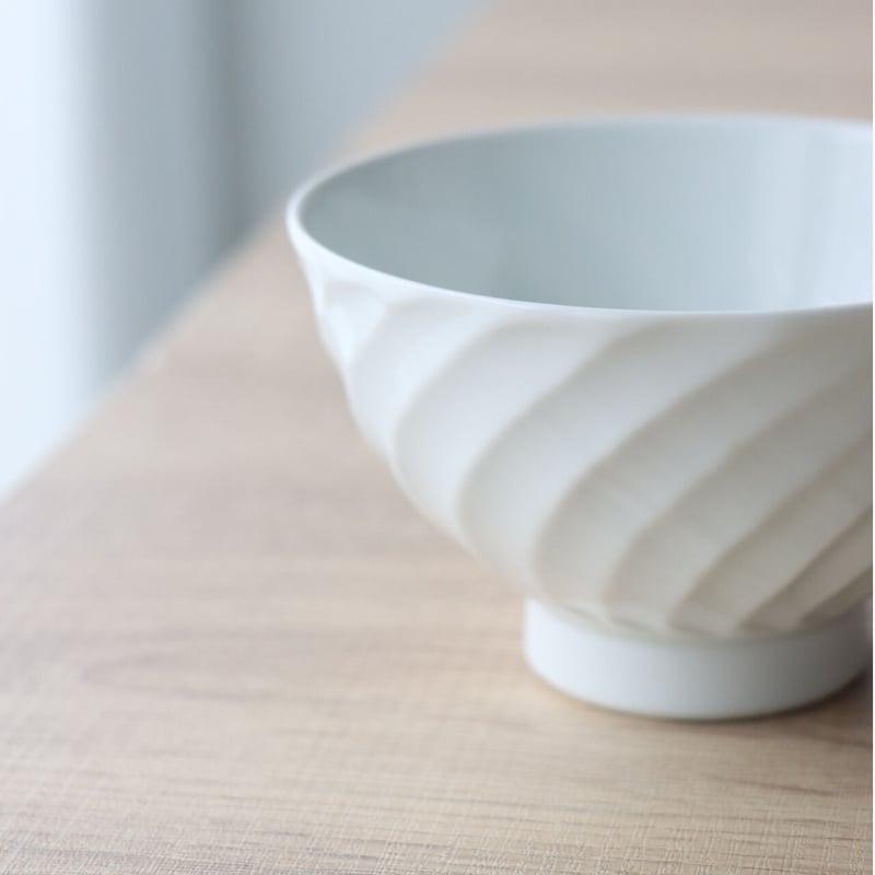 白磁手彫り 茶碗 うねり/草林/竹林 | 和食器通販 有田焼 山忠