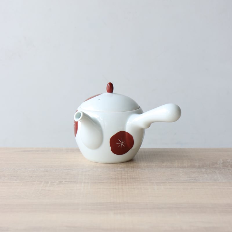有田焼 屠蘇器　急須 Amazon.co.jp: 有田焼 屠蘇器 おとその器 赤地金彩菊華紋 お屠蘇