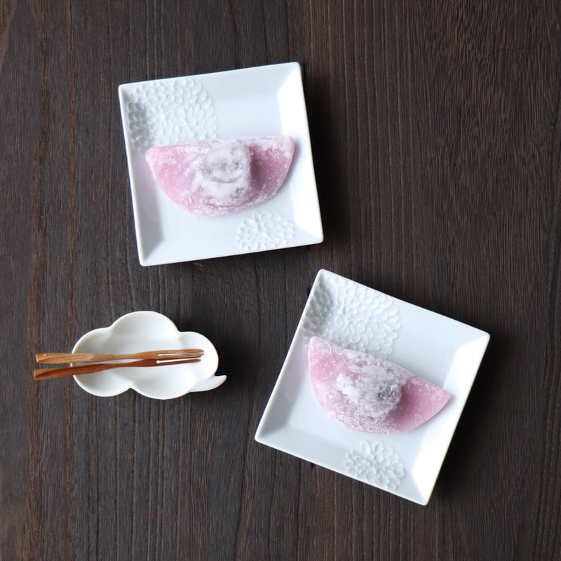 web陶器市限定セール品】一珍 菊紋 / 大輪菊 4.5寸角皿 | 有田焼 web陶器市限定セール品】一珍 菊紋 / 大輪菊 4.5寸角皿 | 有田焼