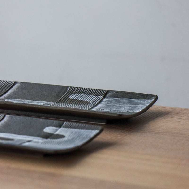 小紋　アイボリー地グレーと黒の雲取り 銀加工有り 晶雲母銀 | 有田焼 三光堂/SANKODO