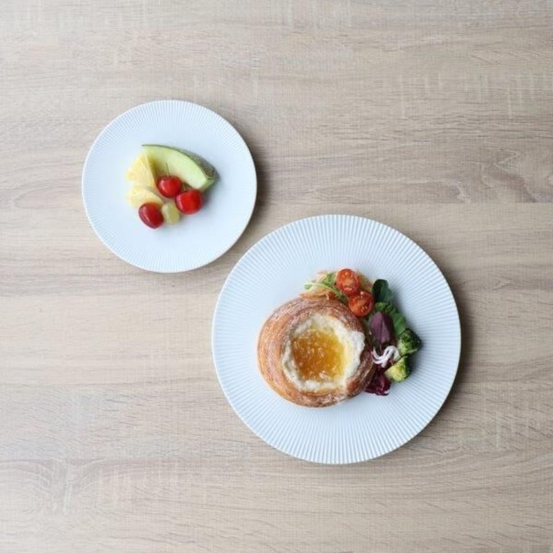 白磁ブラスト 鎬プレート | 和食器通販 有田焼 山忠｜おしゃれでモダン