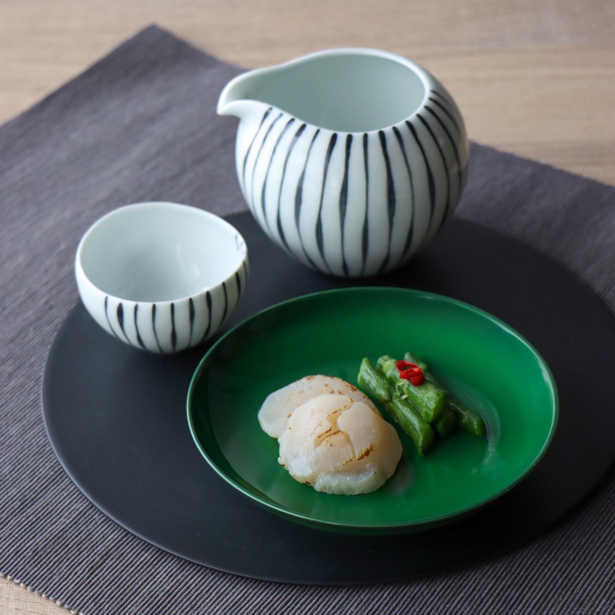 直径23cm 淡い緑色の陶芸ボウル 黒呉須吹緑彩ボウル 20cm / 14cm | 和食器通販 有田焼 山忠