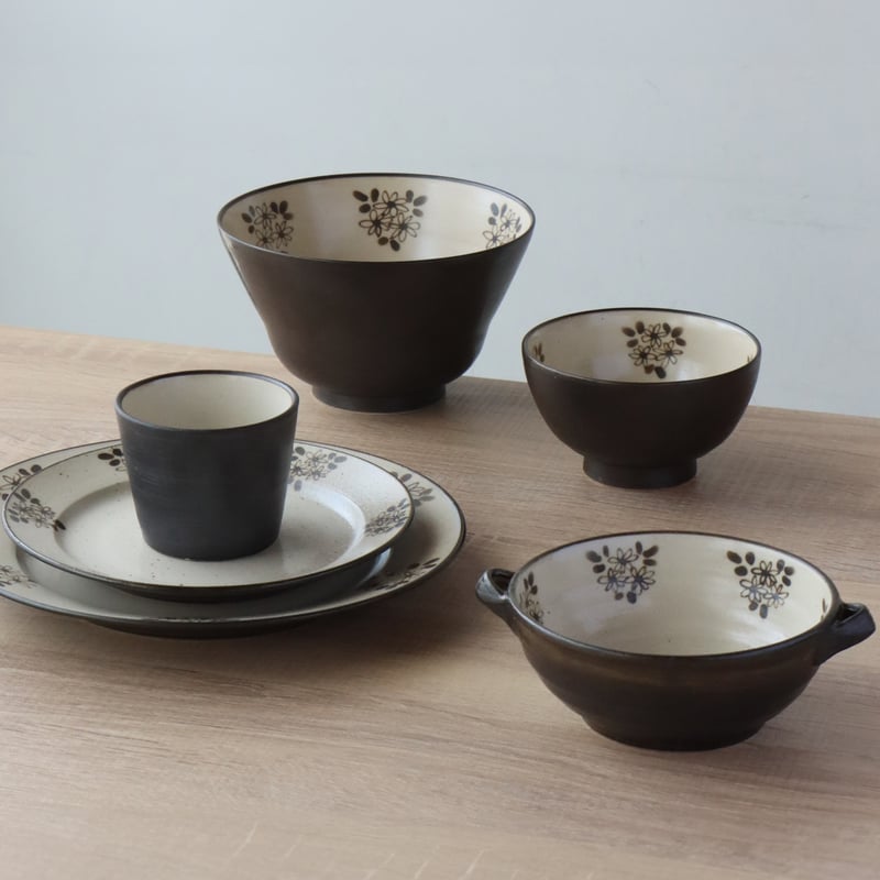 セピアフラワー リムプレート 18cm/24cm | 和食器通販 有田焼 山忠