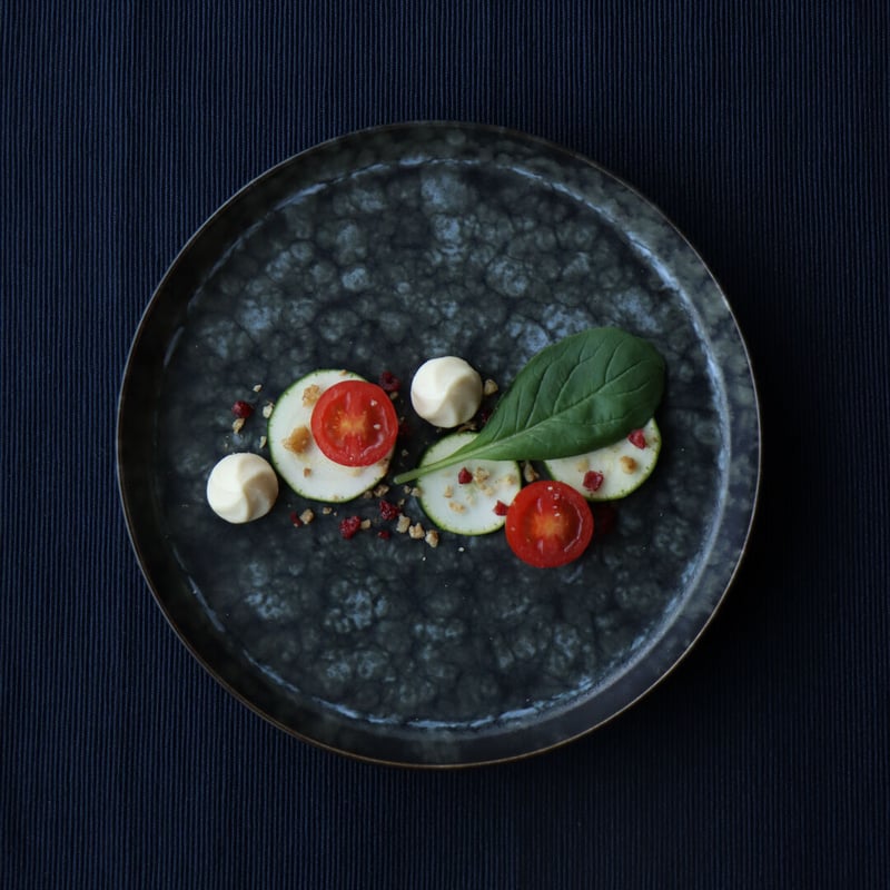 反りプレート グレーマットホワイト | 和食器通販 有田焼 山忠