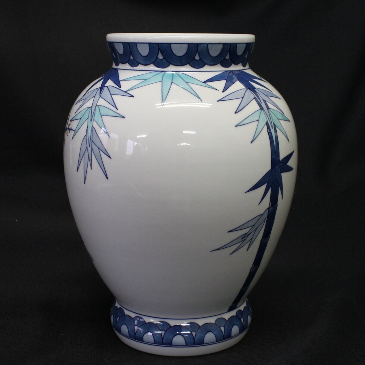 1969有田焼　染付山水　花瓶 1969有田焼 染付山水 花瓶