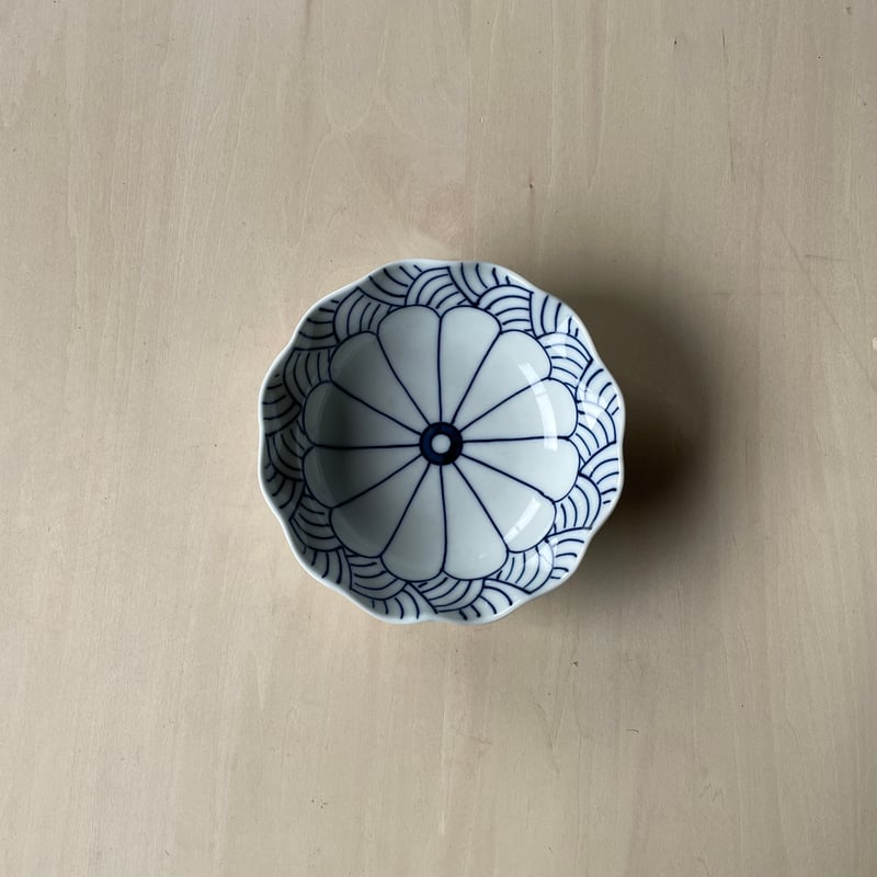 菊割青海波深皿 12.5cm/15cm | 和食器通販 有田焼 山忠｜おしゃれで
