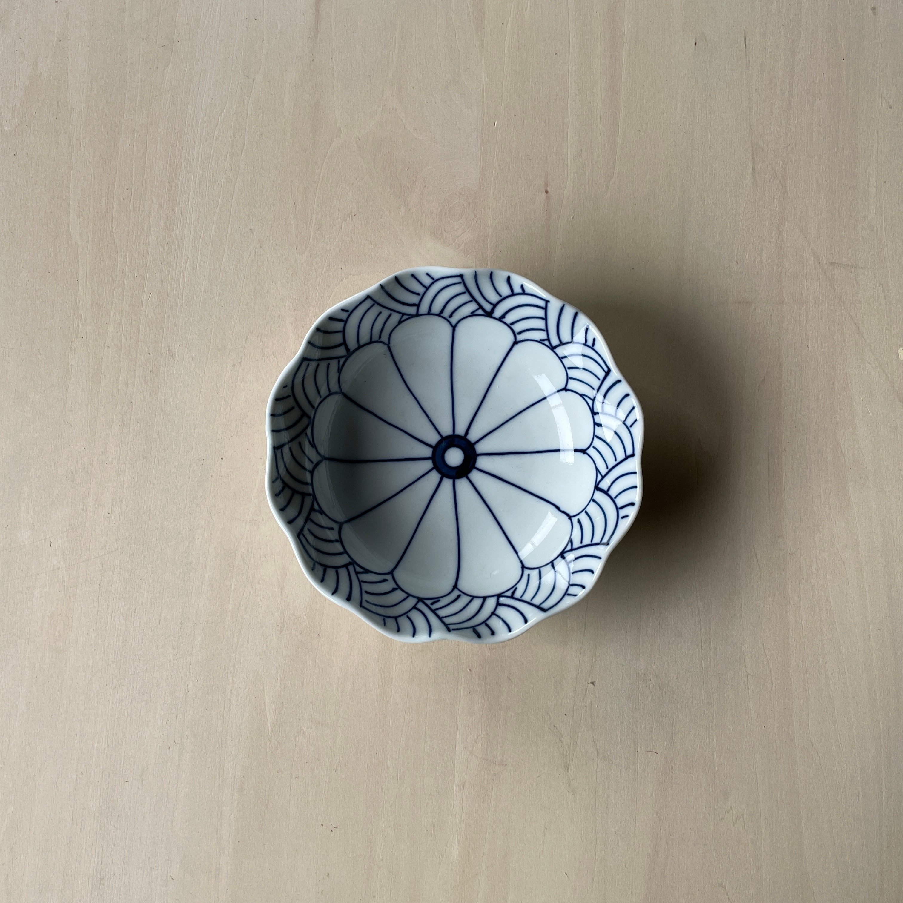菊割青海波深皿 12.5cm/15cm | 和食器通販 有田焼 山忠｜おしゃれで