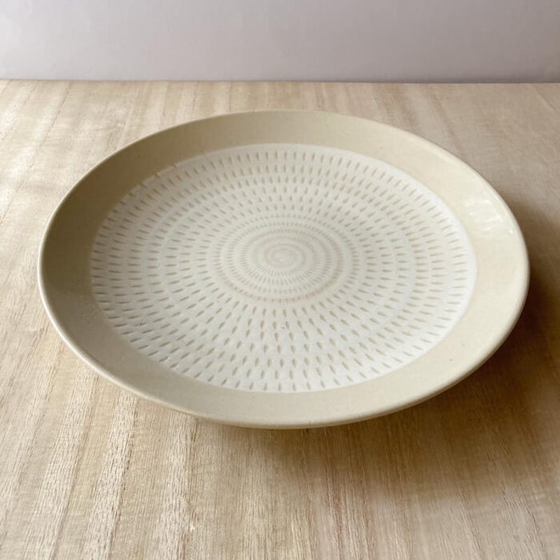 白刷毛飛び鉋 8寸皿 | 和食器通販 有田焼 山忠｜おしゃれでモダンな和