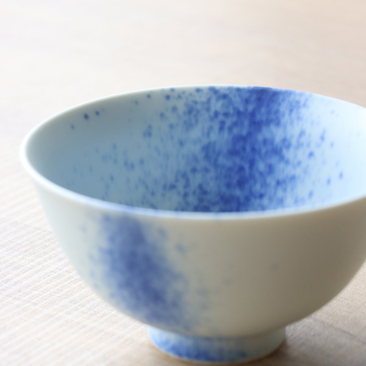 白マット呉須吹 茶碗 大/小 | 和食器通販 有田焼 山忠｜おしゃれで