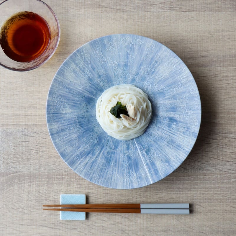 ルリ刷毛白泡 8寸皿 | 和食器通販 有田焼 山忠｜おしゃれでモダンな和