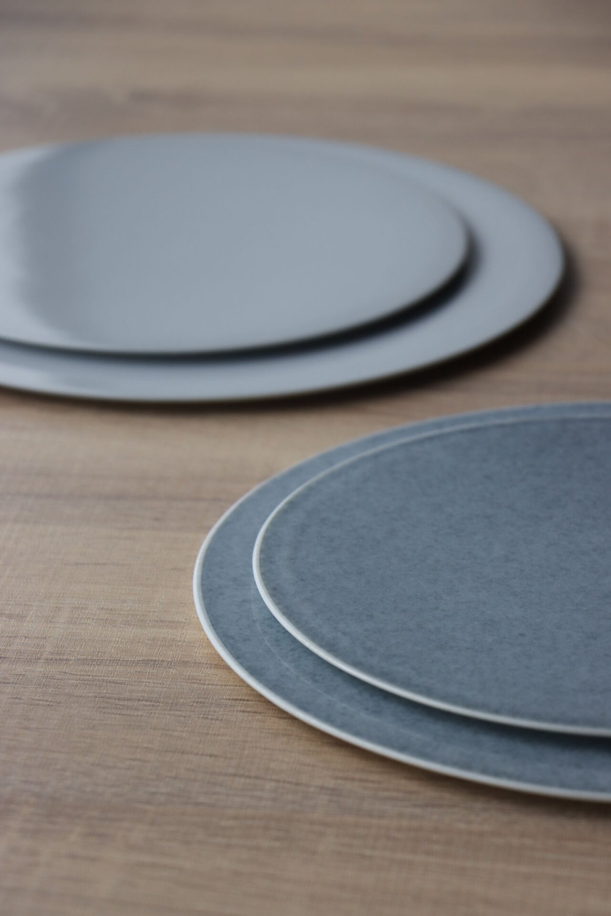 龍太郎丸ブルーとグレー フラットプレート ライトグレー / ブルーグレー | 和食器通販 有田焼