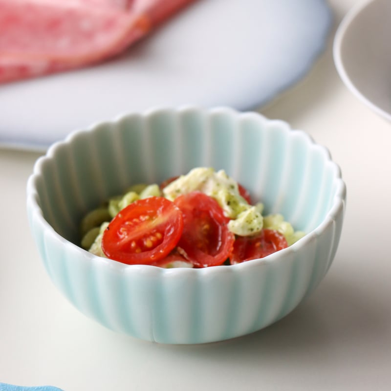 畑萬陶苑 モイスト青磁 菊割小鉢 | 有田焼 山忠 畑萬陶苑 モイスト青磁 菊割小鉢 | 有田焼 山忠