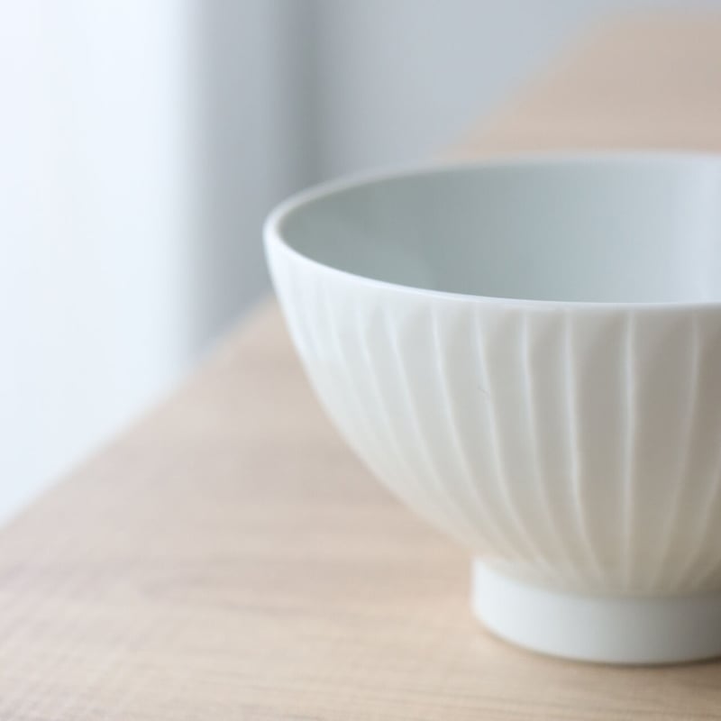 清朝？白磁茶碗　M885 白磁手彫り 茶碗 うねり/草林/竹林 | 和食器通販 有田焼 山忠