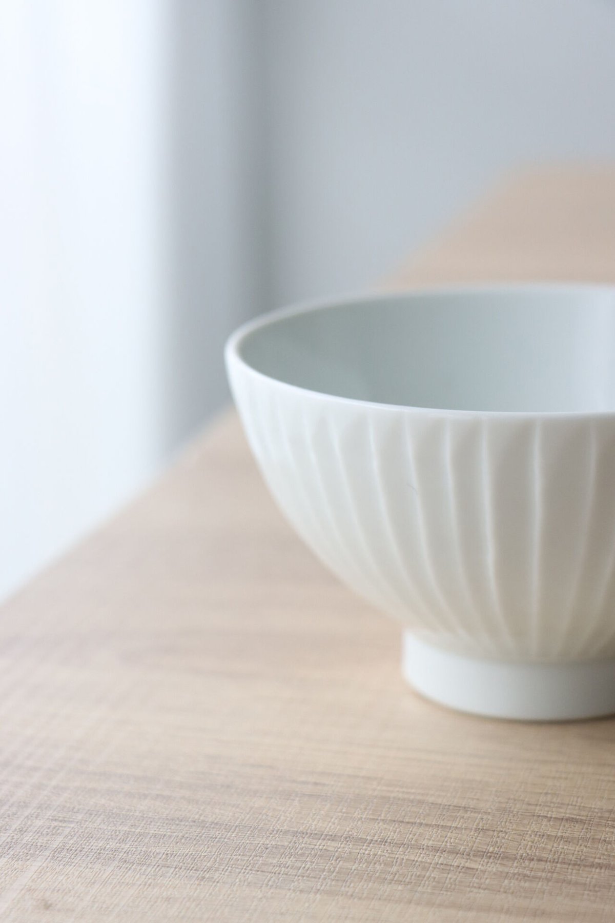 白磁手彫り 茶碗 うねり/草林/竹林 | 和食器通販 有田焼 山忠