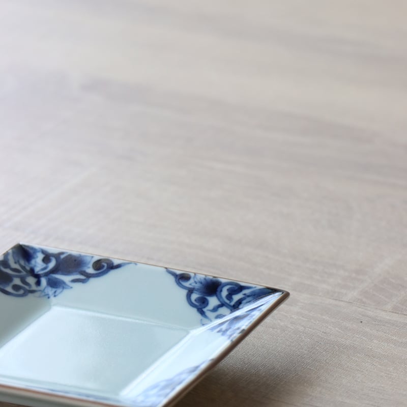 古染唐草 正角皿 | 和食器通販 有田焼 山忠｜おしゃれでモダンな和食器