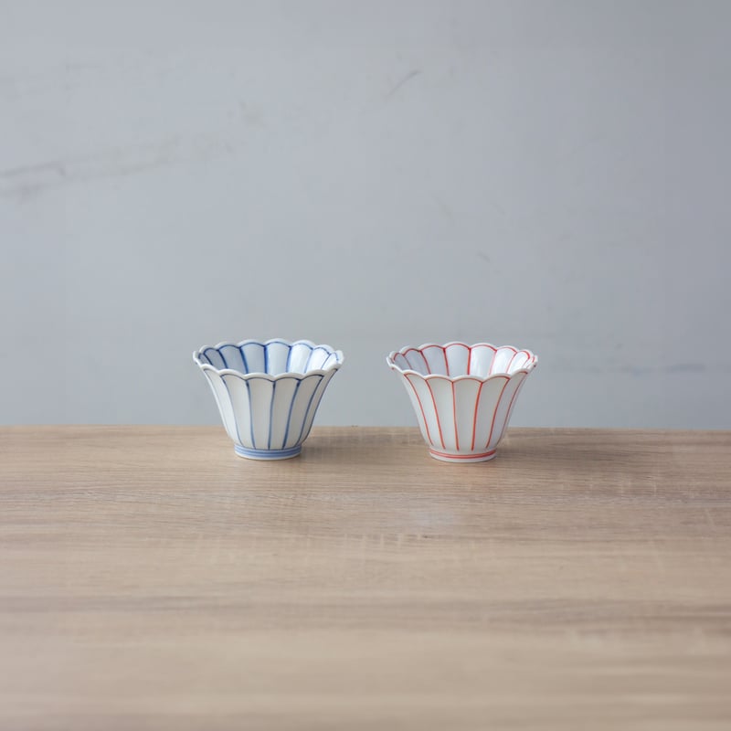 菊割小鉢(小) 青線 / 赤線 | 和食器通販 有田焼 山忠｜おしゃれで