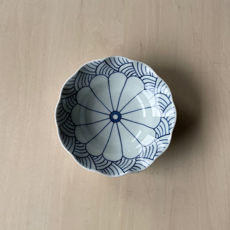 菊割青海波深皿 12.5cm/15cm | 和食器通販 有田焼 山忠｜おしゃれで