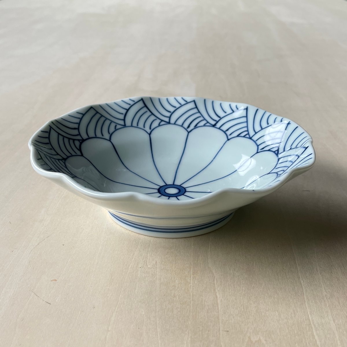 菊割青海波深皿 12.5cm/15cm | 和食器通販 有田焼 山忠｜おしゃれで