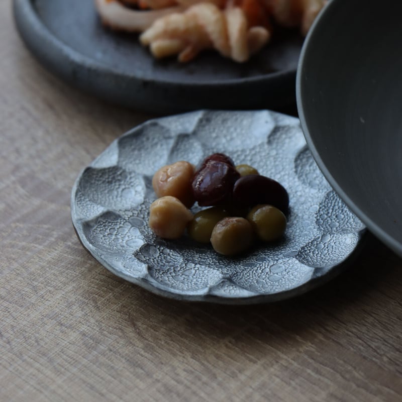 泡化粧 丸彫豆小皿 | 和食器通販 有田焼 山忠｜おしゃれでモダンな和