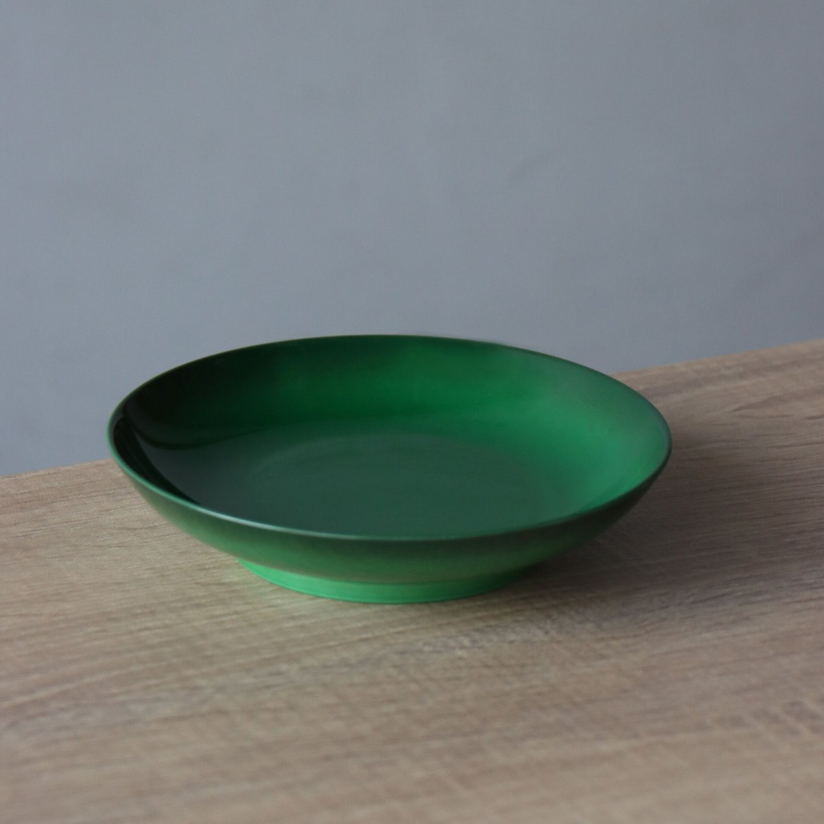 緑色 陶器製 注ぎ口付きボウル 黒呉須吹緑彩ボウル 20cm / 14cm | 和食器通販 有田焼 山忠｜おしゃれ